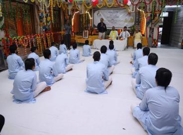 संगोष्ठी- मानवतयाः पुनर्जागरणाय गुरुकुल-शिक्षा-पद्धतेरावश्यकता