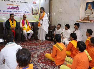 वैदिकवाङ्मयं महर्षि-वाल्मीकि-साहित्यंच